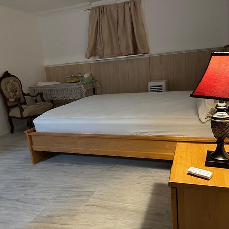 The White Pearl Apartment Metuchen ภายนอก รูปภาพ